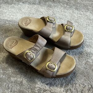 Dansko Sophie Sandals Womens 40 Taupe Buckle Wedge Heels Slip On US 10 10.5